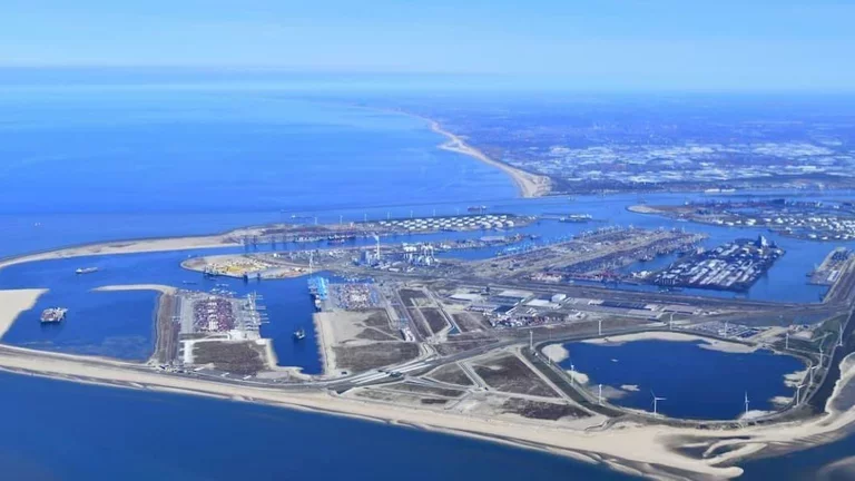 air-liquide-build-world-scale-co2-capture-unit-contribute-rotterdams-industrial-basin