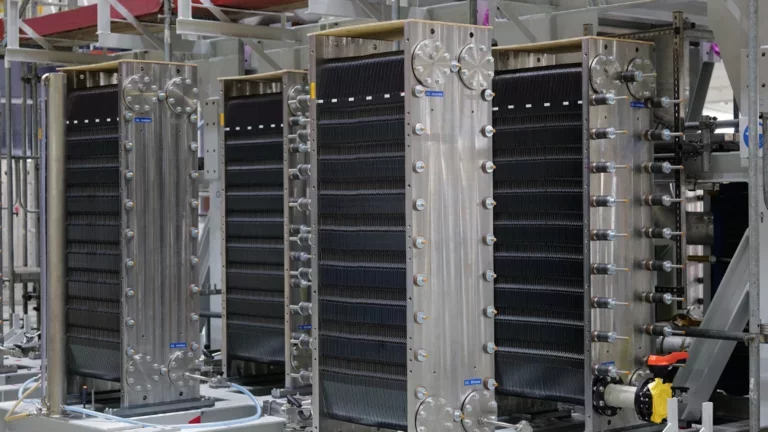 air-liquide-et-siemens-energy-creent-une-coentreprise-pour-la-production-en-europe-delectrolyseurs